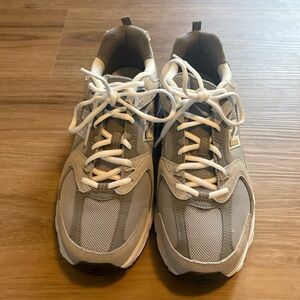 Women’s New Balance 530s